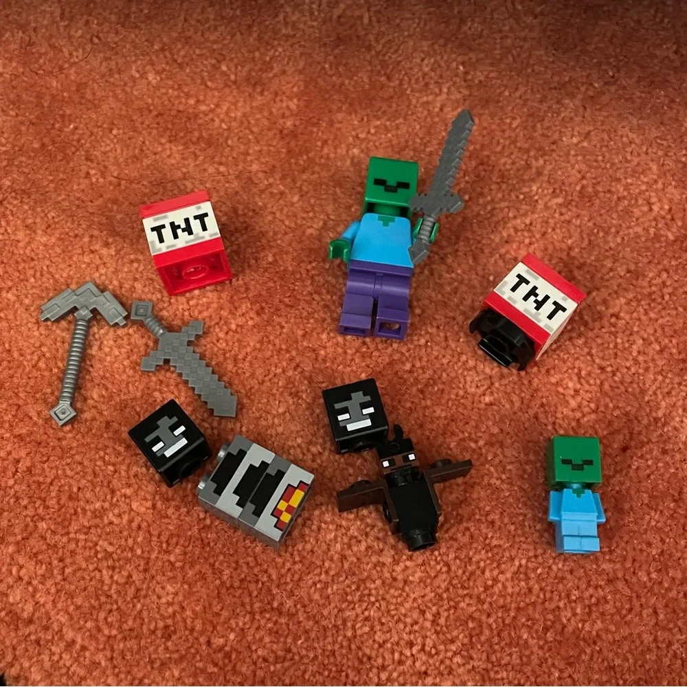Lego Minecraft‎ Miniature People and book 21141